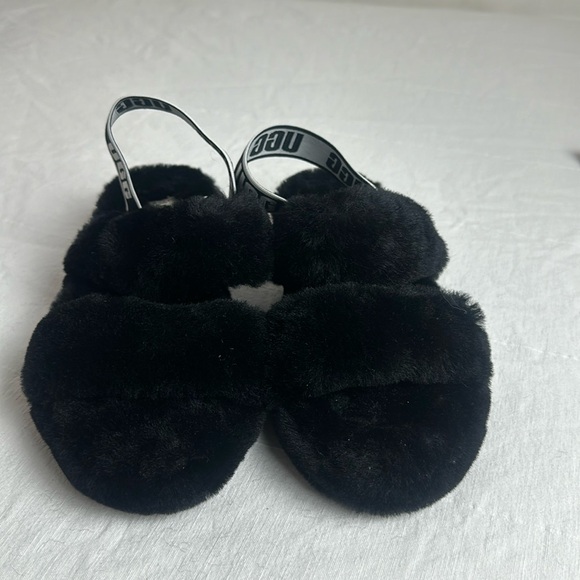UGG Shoes - UGG fluffy sandals